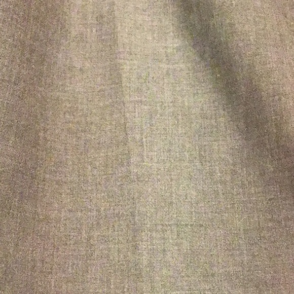 Aritzia Babaton Command Pant
Mid-rise straight-leg pants Grey Like New - Picture 11 of 15